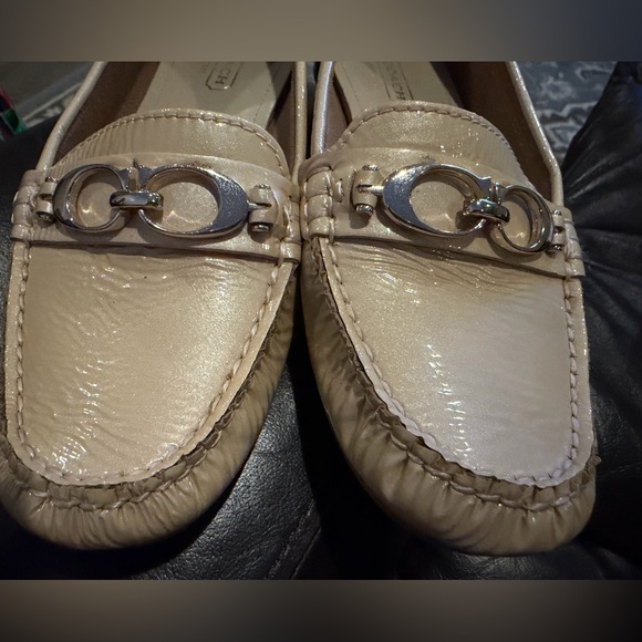 Coach Fortunata Pearlized Cloud Patent Leather Loafers Silver double C hardware - Picture 2 of 6
